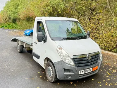 Used Vauxhall Movano 145 HP (106 kW) 2018 White MPV