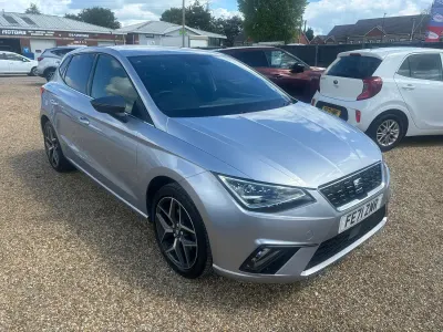 Usado Seat Ibiza XCELLENCE 110 HP (80 kW) 2021 Prateado Citadino