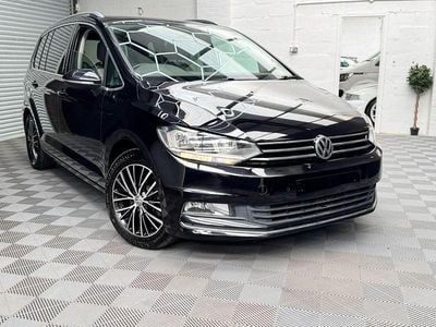 Begagnad VW Touran SEL 150 HK (110 kW) 2016 Svart Minibuss