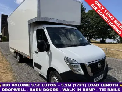 Used Nissan NV400 Tekna 150 HP (110 kW) 2021 White Van