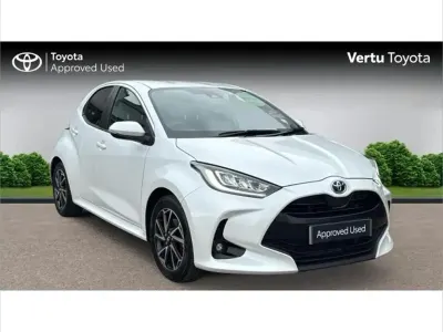 Used Toyota Yaris Design 116 HP (85 kW) 2023 White Hatchback