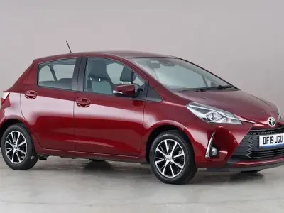 Begagnad Toyota Yaris 111 HK (81 kW) 2019 Röd Halvkombi