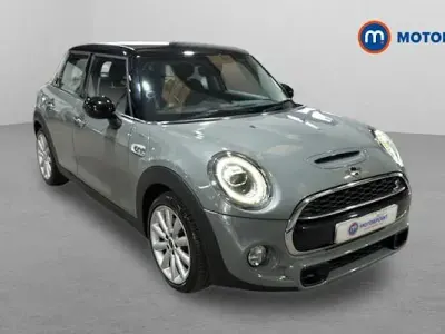 Usado Mini Cooper S Classic 192 HP (141 kW) 2019 Cinzento Citadino