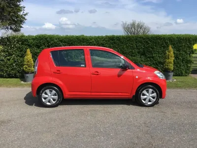 Used Daihatsu Sirion 69 HP (50 kW) 2009 Red Hatchback
