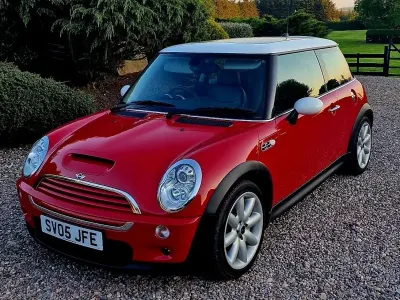 Begagnad Mini Cooper S Hatch 2005 Röd Halvkombi