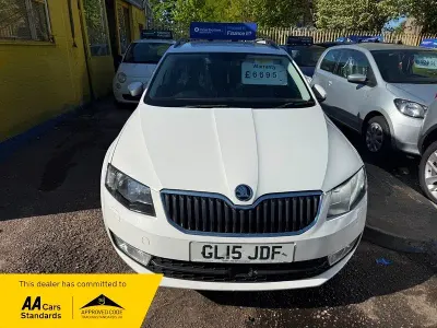 Begagnad Skoda Octavia Elegance 2015 Vit Kombi