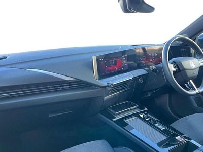 Used Vauxhall Astra Ultimate 178 HP (130 kW) 2024 White Hatchback