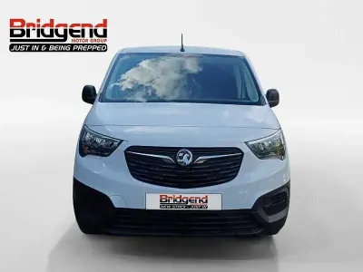 Used Vauxhall Combo 100 HP (73 kW) 2023 White MPV