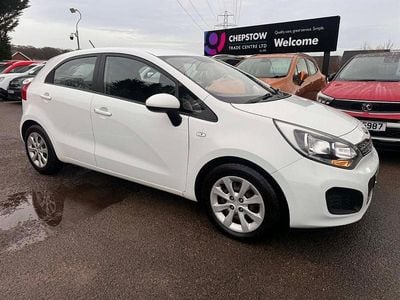 Begagnad Kia Rio Air 74 HK (54 kW) 2014 Vit Halvkombi