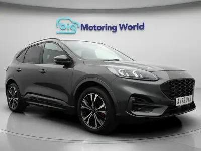 Usado Ford Kuga ST-Line X 225 CV (165 kW) 2024 Gris SUV