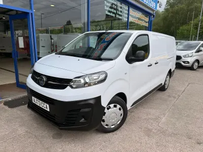 Używany Vauxhall Vivaro 100 KM (73 kW) 2023 Biały Minivan