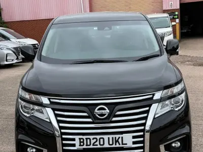 Używany Nissan Elgrand 2020 Czarny Minivan