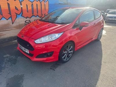 Used Ford Fiesta Zetec 95 HP (69 kW) 2013 Red Hatchback