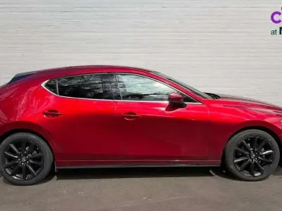 Begagnad Mazda 3 Inclusive 186 HK (136 kW) 2023 Röd Halvkombi