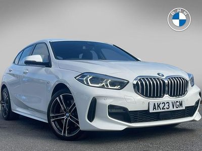 Begagnad BMW 120 M Sport 187 HK (137 kW) 2023 Vit Halvkombi
