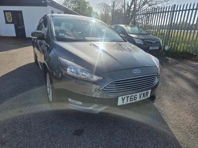Begagnad Ford Focus Titanium 120 HK (88 kW) 2016 Grå Halvkombi