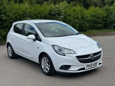 Usado Vauxhall Corsa Design Edition 90 HP (66 kW) 2015 Branco Citadino