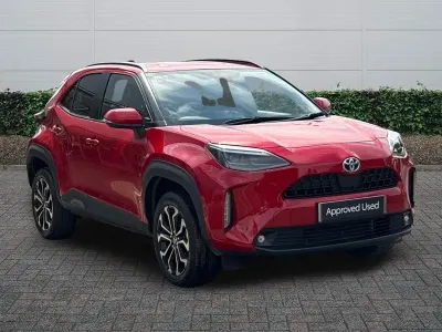 Used Toyota Yaris Hybrid Design 2022 Red Estate