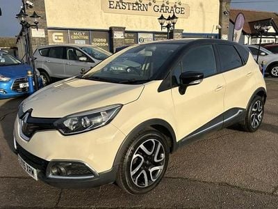 Cream/black Used 2015 Renault Captur Dynamique SUV | £5,790 (Fair price)