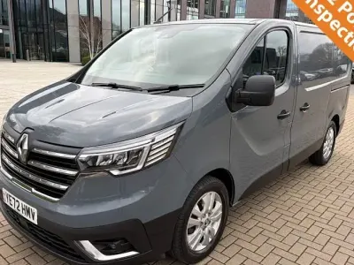 Usado Renault Trafic 150 HP (110 kW) 2022 Cinzento Monovolume