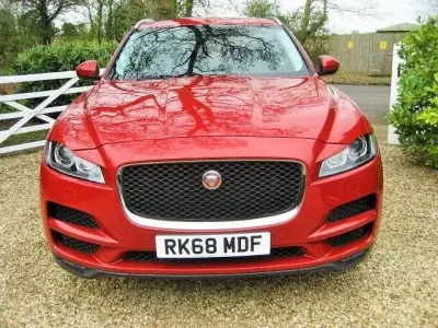 Używany Jaguar F-Pace Portfolio 250 KM (183 kW) 2018 Czerwony SUV