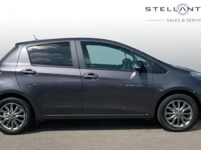 Begagnad Toyota Yaris 98 HK (72 kW) 2017 Grå