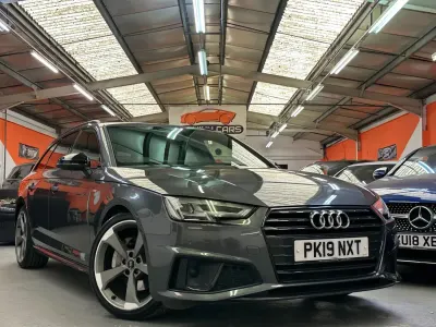 Begagnad Audi A4 Black Edition 190 HK (139 kW) 2019 Grå Kombi