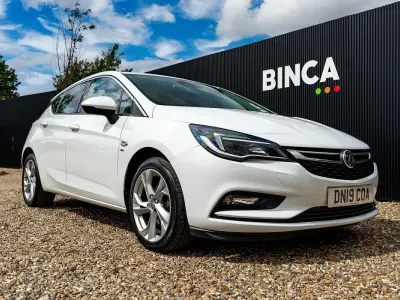 Used Vauxhall Astra SRi 150 HP (110 kW) 2019 White Hatchback
