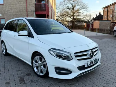 Usado Mercedes B180 2018 Branco Monovolume