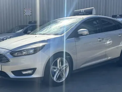 Usado Ford Focus Zetec 120 CV (88 kW) 2016 Plateado Utilitario