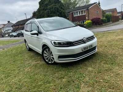 Begagnad VW Touran SEL 150 HK (110 kW) 2018 Vit Minibuss