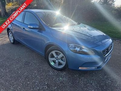 Used Volvo V40 120 HP (88 kW) 2015 Blue Hatchback