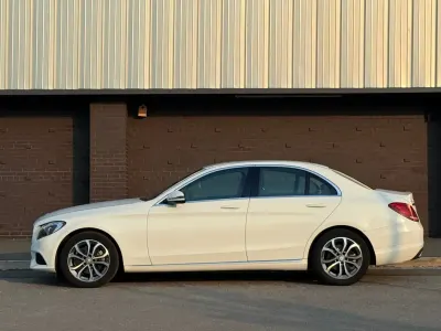 Używany Mercedes C220 170 KM (125 kW) 2015 Biały Sedan/Limuzyna