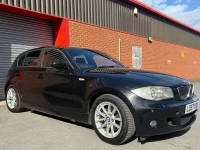 Begagnad BMW 120 M Sport 177 HK (130 kW) 2007 Svart Halvkombi