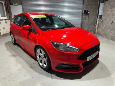Used Ford Focus ST 185 HP (136 kW) 2015 Red Hatchback