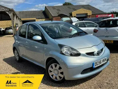 Used Toyota Aygo 67 HP (49 kW) 2006 Blue Hatchback