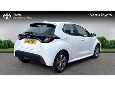 Used Toyota Yaris Hybrid 116 HP (85 kW) 2024 White Hatchback