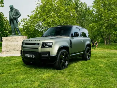 Used Land Rover Defender HSE Dynamic 2025 Green SUV