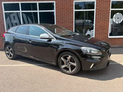 Used Volvo V40 R-Design 190 HP (139 kW) 2016 Black Hatchback