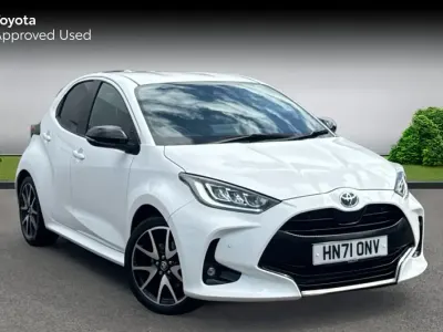 Used Toyota Yaris Hybrid 116 HP (85 kW) 2021 Pure white Hatchback