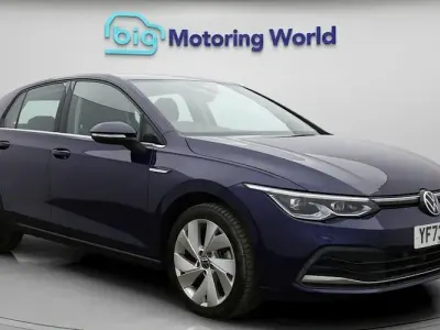 Second-hand VW Golf VIII Style 131 CP (96 kW) 2023 Albastru Hatchback