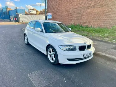 Begagnad BMW 116 2011 Vit Halvkombi