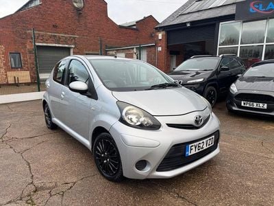Begagnad Toyota Aygo 68 HK (50 kW) 2012 Silver Halvkombi