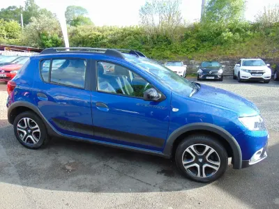 Usado Dacia Sandero Stepway 90 CV (66 kW) 2020 Azul Utilitario