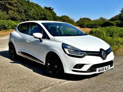 Used Renault Clio Dynamique 90 HP (66 kW) 2018 White Hatchback