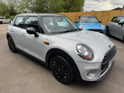 Używany Mini Cooper Hatch 136 KM (100 kW) 2016 Srebrny Hatchback