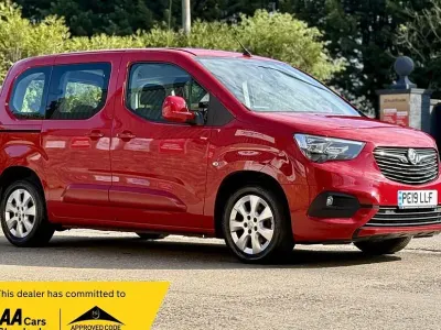 Używany Vauxhall Combo S 110 KM (80 kW) 2019 Czerwony Minivan