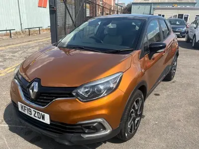 Used Renault Captur Iconic 90 HP (66 kW) 2019 Orange/black SUV