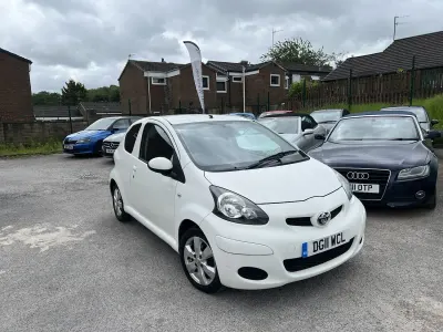 Used Toyota Aygo 68 HP (50 kW) 2011 White Hatchback