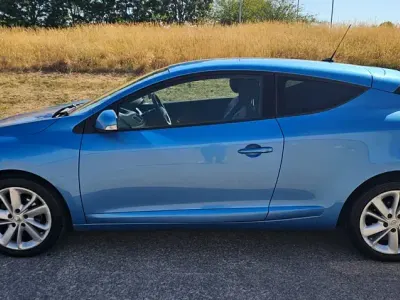 Used Renault Mégane Coupé Dynamique 2012 Metallic electric blue Coupe